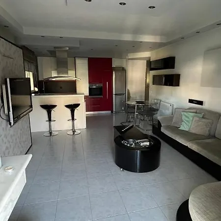 Luxury Apartment *